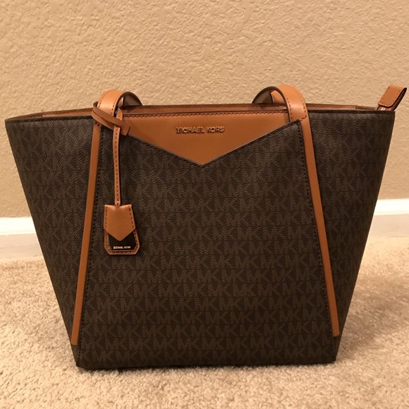 Michael Kors Handbags - Nearly New Michael Kors Purse